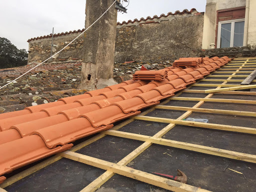 Photo de ABC Couverture - Le Couvreur du Médoc - Nettoyage de toiture - Demoussage de toiture - Pose de dessous de toit PVC à Arsac (33460)