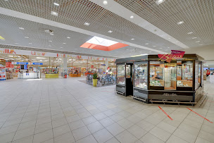 Photo n°16 de Centre Commercial Carrefour Flers Les Groseillers à Saint-Georges-des-Groseillers (Boutique de cigarettes électroniques)