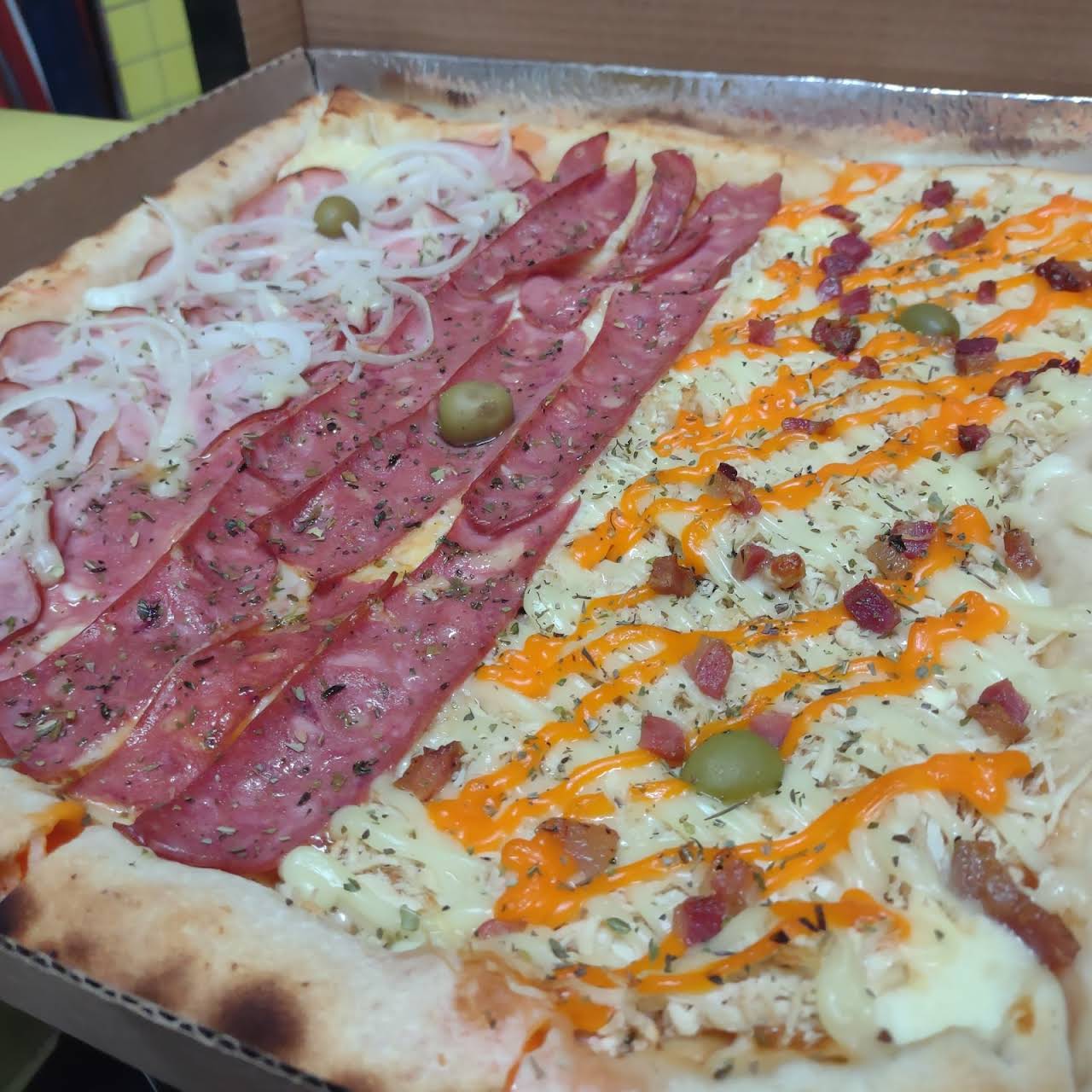 🍕encontrei pizza quadrada gigante com muito recheio Pra reunir a Gal