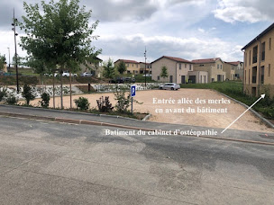 Photo n°8 de Frédéric BERTELETTI, Ostéopathe. Espace paramédical de l'entrée 21- Liergues - à Porte des Pierres Dorées (Ostéopathe)