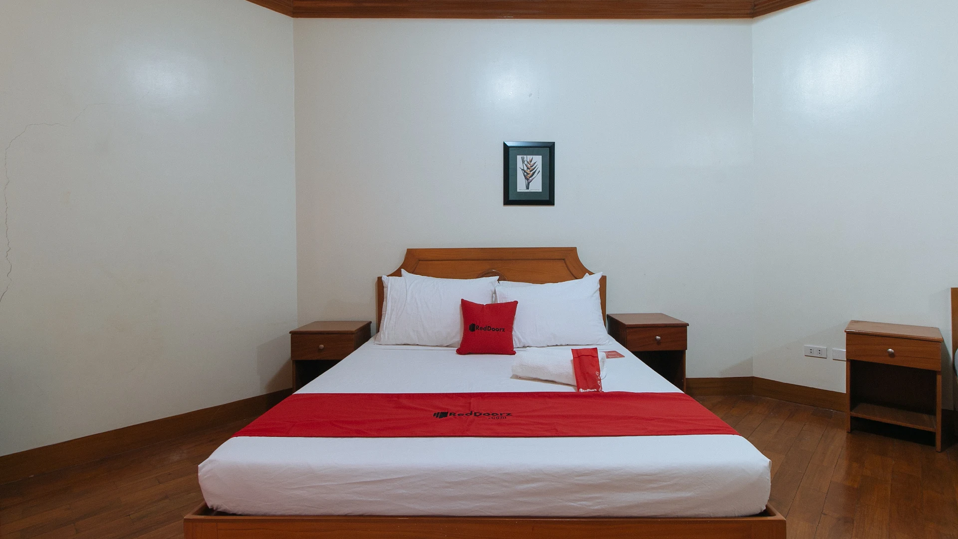RedDoorz Premium @ Nick Hotel Gerona Tarlac