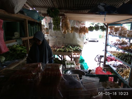 Warung Sayur Bu Yustini, Author: Desy Firliani