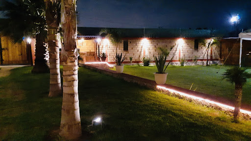 eventos Una Rosa y Tres Flores Garden Logo
