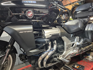 Photo n°4 de césar motos à Saint-Jean-de-Luz (Atelier de réparation pour motos)