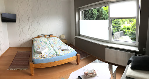 Garis Pension - Thumbnail