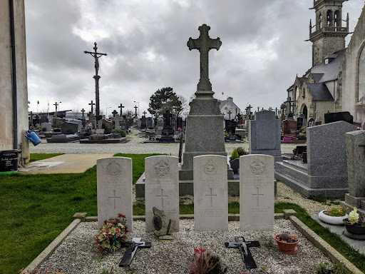 commonwealth war graves ww2 (ploudaniel) - Thumbnail