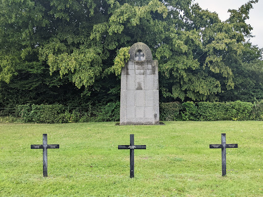 Mennevret German Cemetery - Thumbnail