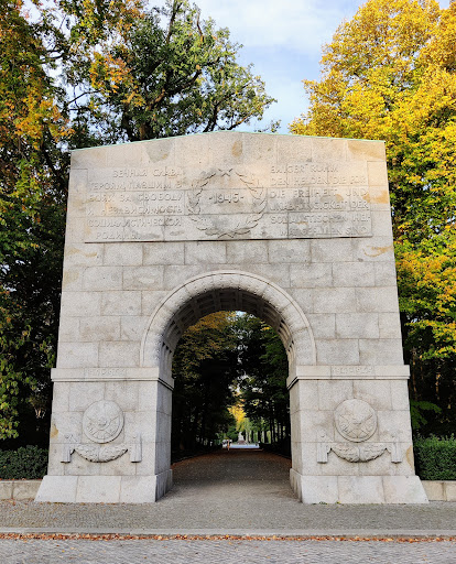 Haupteingang (West) Sowjetisches Ehrenmal