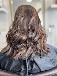 Photo n°2 de Déesse Academy à Saint-Victoret (Salon de coiffure)