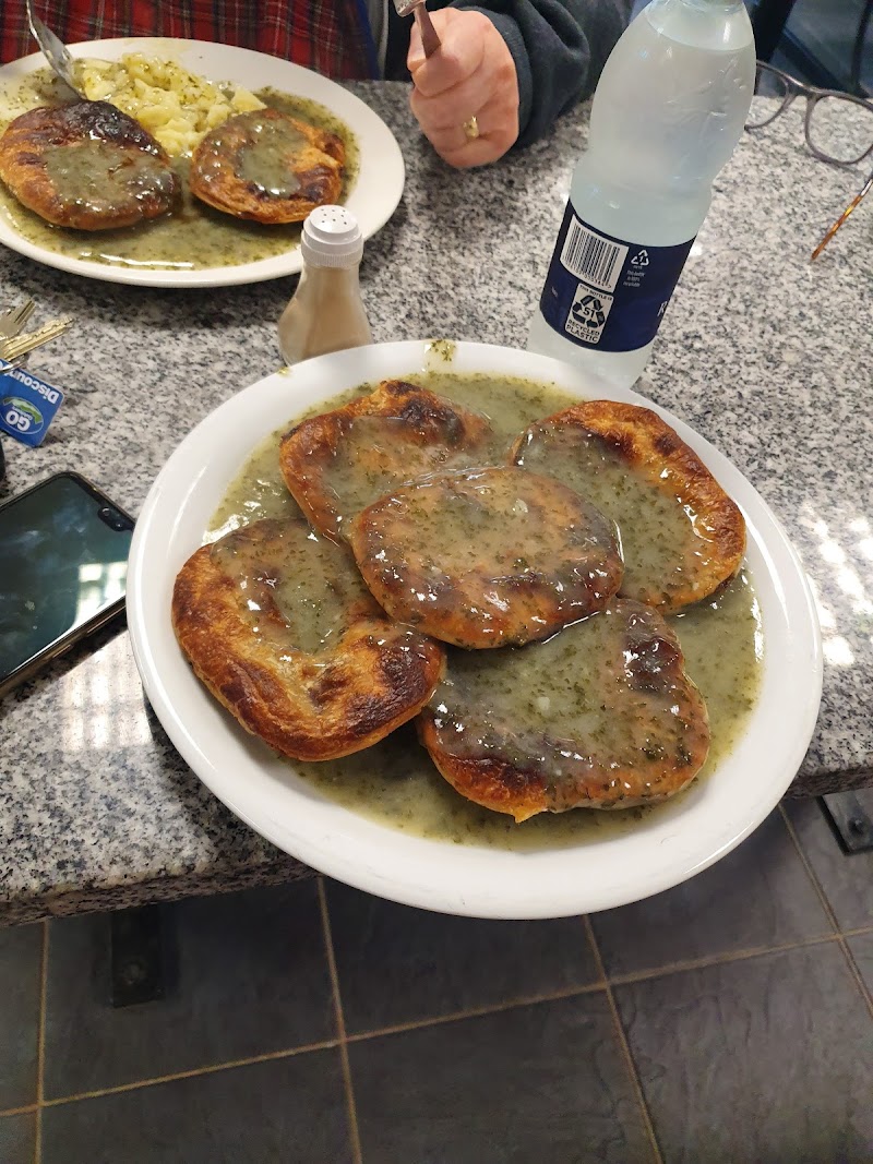 Robins Original Pie & Mash photo 2