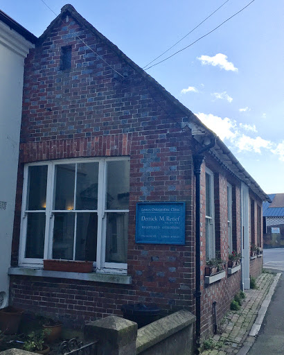 Christian Dormon Sports Massage and Reflexology, Lewes Clinic