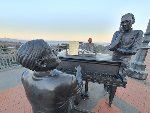 Statua di Franco Battiato e Lucio Dalla