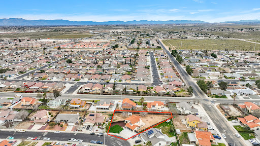 Karen Sanchez, Broker