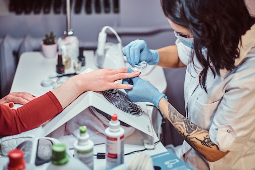 What nail services can I expect from a nail salon in Shimla?  post image