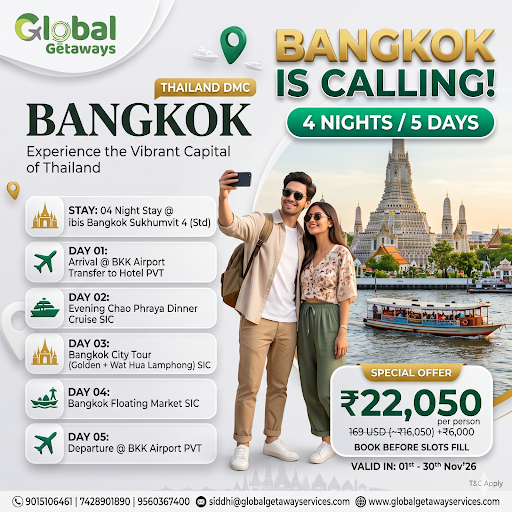 Bangkok tour package from Delhi featuring couple at Wat Arun temple and Chao Phraya river boat cruise