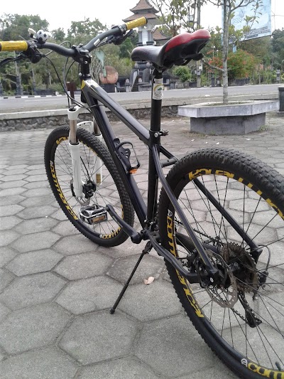 Photos of Tugu Perbatasan Jateng - DIY
