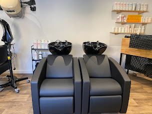 Photo n°8 de L’atelier de Manon à Perpezac-le-Noir (Salon de coiffure)