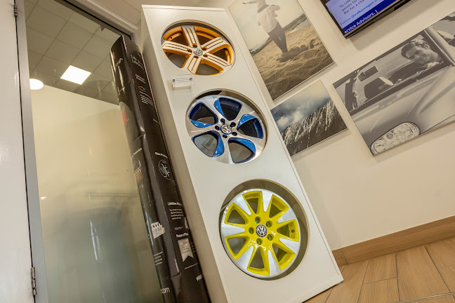 Vertu Volkswagen Leeds - Car dealer