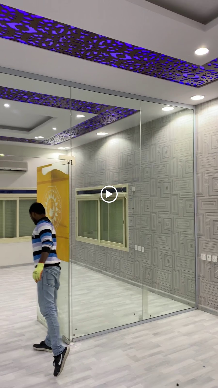 اللؤلؤه للزجاج السكوريت والستائر الطبيه والأبواب الاوكورديون والدرج السيكوريت - صورة 2