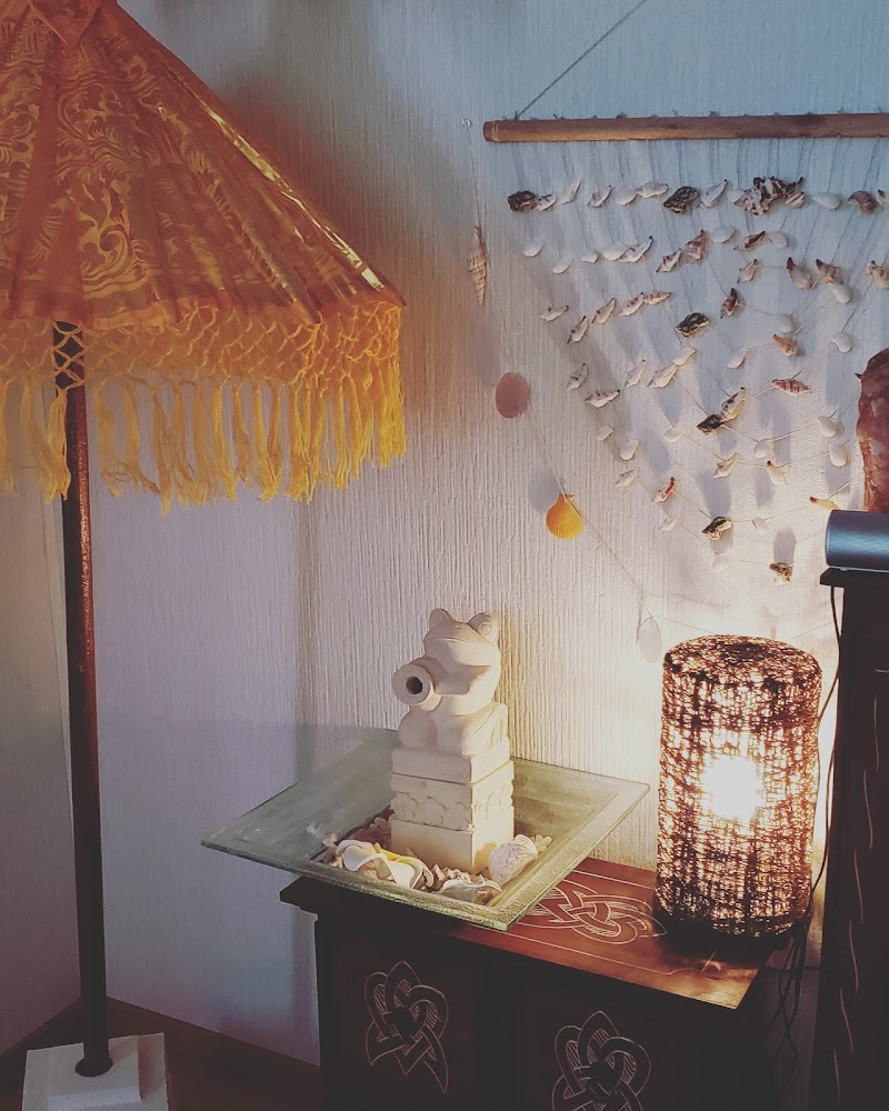 サロンドアヤコ