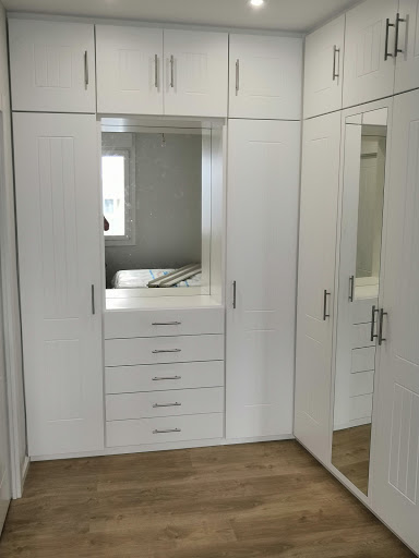 Puertas suelos y armarios Lorenzo. en Santurtzi: contacto y ubicación en Santurtzi: contacto y ubicación