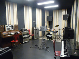 Photo n°13 de MJC de la Vallée à Chaville (Maison de la jeunesse)