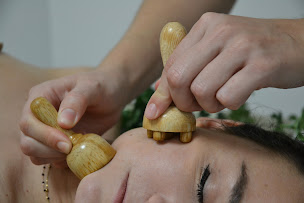 Photo n°5 de L'instant V... Massages bien être - Onglerie - Madérothérapie - Drainage - Magnétisme - Soin Énergétique à Ollioules (Centre de bien-être)
