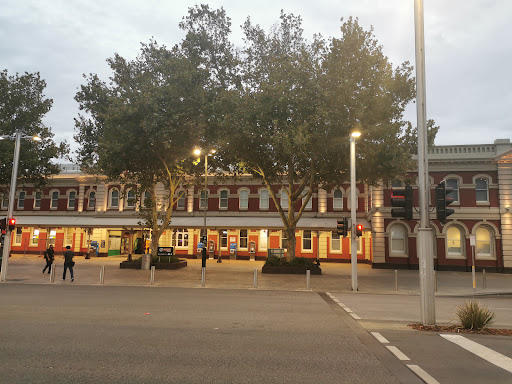 Wellington St Perth Stn Eastbound
