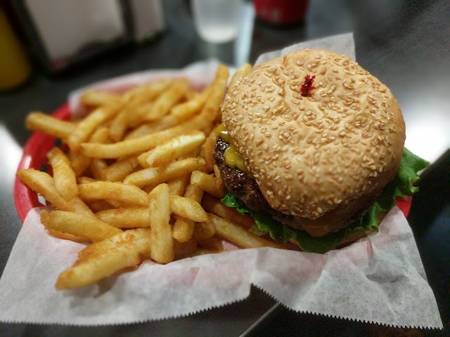 Pearl's Deluxe Burgers