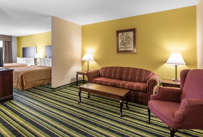 Photos of Quality Suites Kansas City International Airport