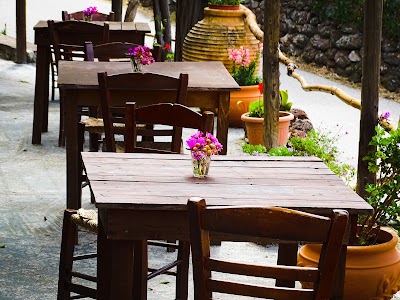 Photos of &Iota;&Omega;&Alpha;&Nu;&Nu;&Omicron;&Upsilon;, &Omicron;&Iota;&Nu;&Omicron;&Theta;&Epsilon;&Rho;&Alpha;&Pi;&Epsilon;&Upsilon;&Tau;&Eta;&Rho;&Iota;&Omicron;