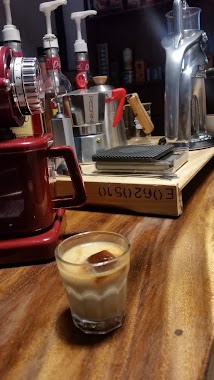 Warung Kopi Kavez, Author: Badiel Dial