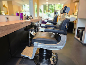 Photo n°6 de Maison Bault - Salon de Coiffure et Barbier ( Anciennement Nathalie Grare coiffure ) à Marcq-en-Baroeul (Barbier)