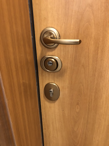 Pronto Intervento Fabbro Milano H24 Locksmith - Apertura Sblocco e Cambio Serrature Gallery - Italy
