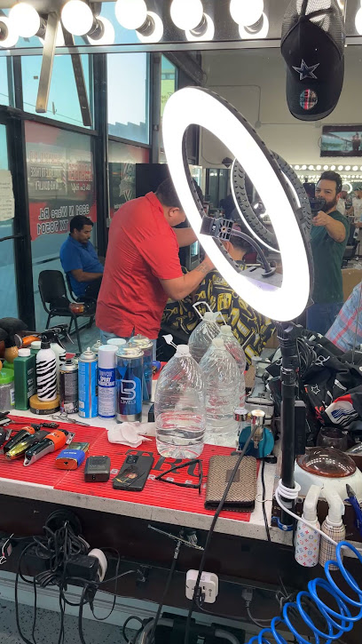 Foto de Cavemen Barbershop - sucursal 4109 N Conway Ave ste 3