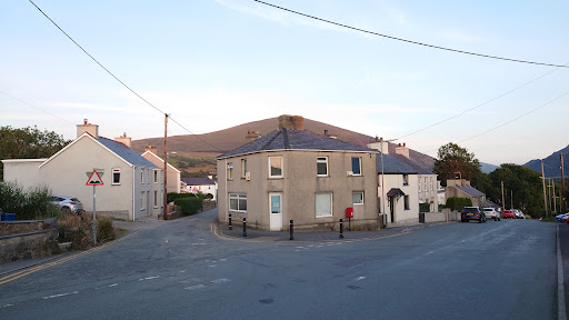 Post box - Royal Mail (Waunfawr-old Post Office)