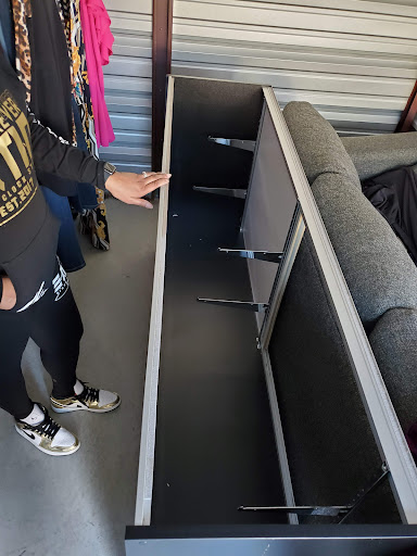 Advantage Mini Storage - Visual
