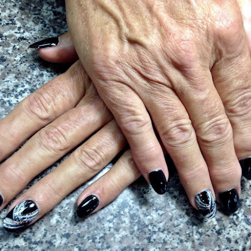Chi Nails interior view