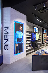 Photo n°32 de SKECHERS Retail à Paris (Magasin de vêtements pour femmes)