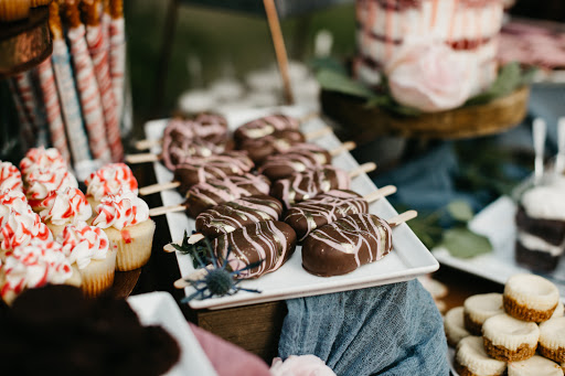 Cakes, Elevated - Visual