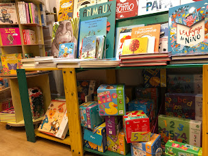 Photo n°3 de CHARLYLIT à Levallois-Perret (Magasin de jeux de cartes/jeux de plateaux)