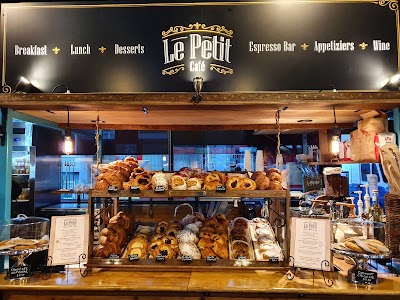 Le Petit Café