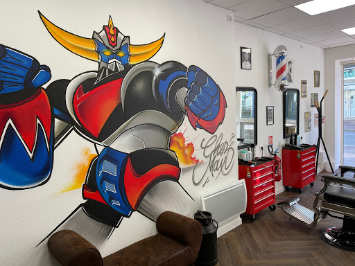 Coiffeur chez Max VIRE - Thumbnail