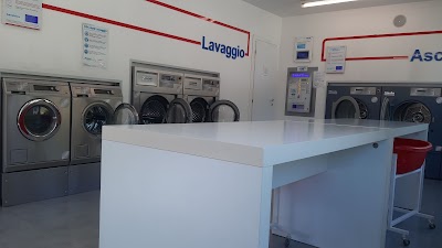 LAVAPIU la lavanderia self service Miele