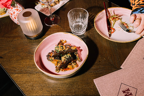 Madam Amsterdam by null