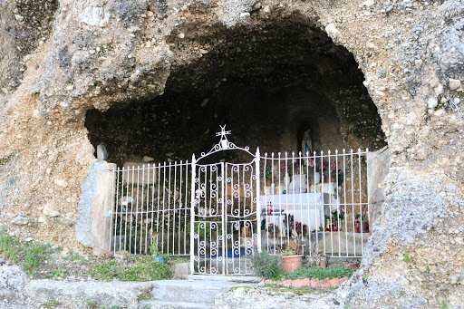Santuario Madonna di Lourdese nella grotta - Thumbnail