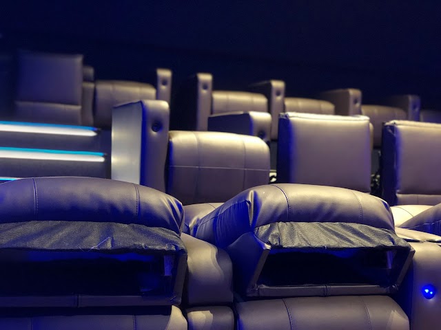 UCI Luxe Mercedes Platz