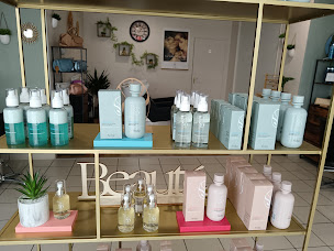 Photo n°10 de Tendance Coiffure Coloration Naturelle/Végétale KYDRA BOTANIQUE - HAIR SPA à Reims (Salon de coiffure)