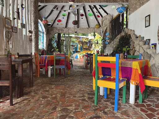 Uh-najil coffee Restaurant & cafetería