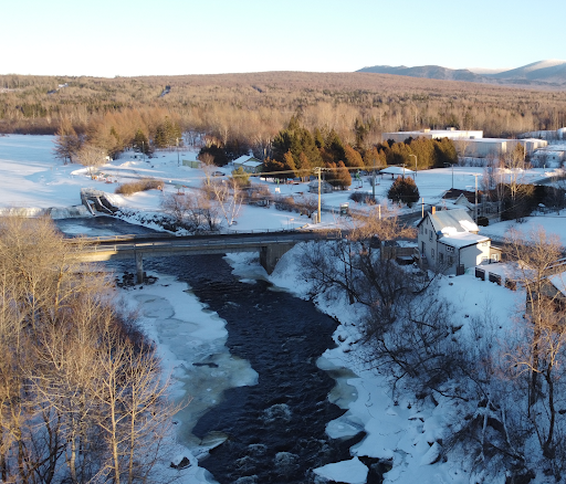 Cachette de la rivière au saumon et spa - Thumbnail
